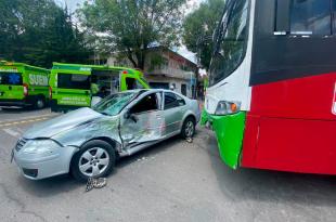 El choque tuvo lugar en la esquina de Benito Juárez y Juan Fernández Albarrán, en el municipio de Toluca.