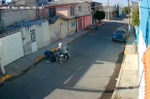 Después de despojar al hombre de sus pertenencias, lo dejaron tirado en el pavimento