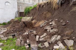 Tabiques y tierra se veían regados por el lugar 