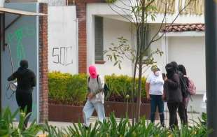 La policía no llegó a tiempo, las seis encapuchadas se fueron del lugar