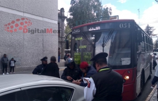 &#039;¡Bájate cabr..! Así inicia riña entre chofer y conductor en #Toluca