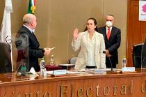 Las representaciones partidistas le pidieron actúe con imparcialidad y objetividad.