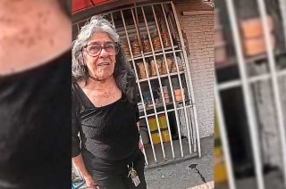 Video: Abuela roba celular a repartidor durante entrega en Coacalco y se vuelve viral