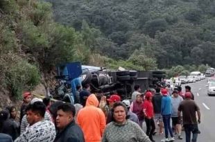 También hubo dos heridos, quienes fueron trasladados a una clínica del Instituto Mexicano del Seguro Social (IMSS) en Atlacomulco.