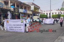 Médicos y enfermeras demandaron a las autoridades la entrega de bases para personal pendiente de regularización, así como la solución al desabasto de insumos.