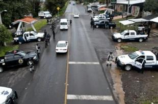 Grupos afines a la organización criminal mantienen bloqueos en diferentes puntos de Michoacán.