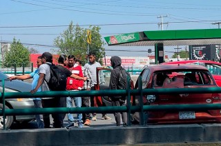#Video: Mujer impacta contra muro de contención en Paseo Tollocan