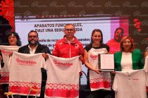 Rocío Pegueros Velázquez, presidenta honoraria del DIF Toluca, presentó el Donatón de aparatos funcionales durante la conferencia de prensa “La Toluqueña”.