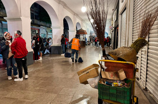 Este operativo no solo busca conservar la imagen urbana, sino también prevenir taponamientos en el sistema de alcantarillado y evitar riesgos para la salud pública.