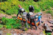 Tras varias horas de labores fue posible sacar del área el cuerpo del afectado de 21 años de edad.