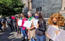 Como respuesta únicamente encontraron las puertas cerradas del recinto legislativo, toda vez que las diputadas incumplieron el compromiso de mediar con otros legisladores.