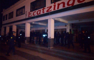 Pobladores retienen a Comisario de la Policía de Ecatzingo para liberar a presuntos taladores