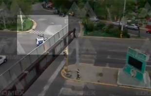 #Video: Motociclista sale volando tras impactante choque en #Naucalpan