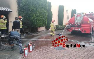 El incendio se originó debido a que tenían almacenados diversos tanques de gas y garrafas de gasolina para la caldera de la alberca.