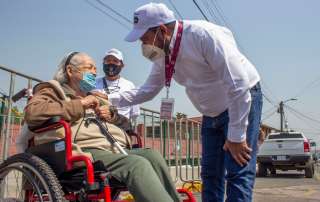 Darwin Eslava continuó la supervisión de la Jornada Nacional de Vacunación que estará en la Explanada Municipal y en la Clínica 198 del IMSS, hasta el próximo viernes 23 de abril