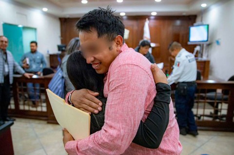 Carlos recibió atención médica, psicológica y social, bajo supervisión judicial, con el propósito de fortalecer su recuperación y favorecer la reconstrucción de su vida