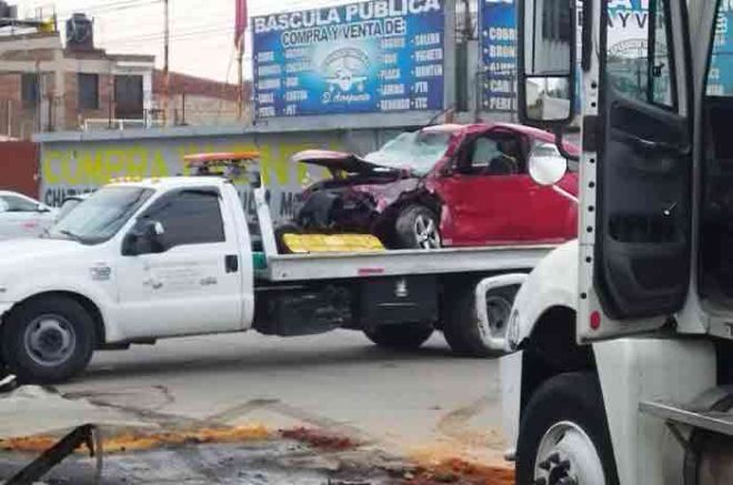 El accidente se registró sobre los carriles de baja velocidad de Paseo Tollocan, a la altura de San Pedro Totoltepec.