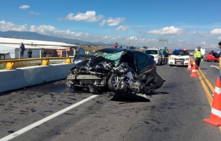Muere automovilista en choque contra autobús en la Lerma-Valle de Bravo