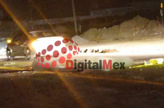 Los cuerpos quedaron tendidos sobre el asfalto tras el accidente registrado en la carretera Toluca–Zitácuaro