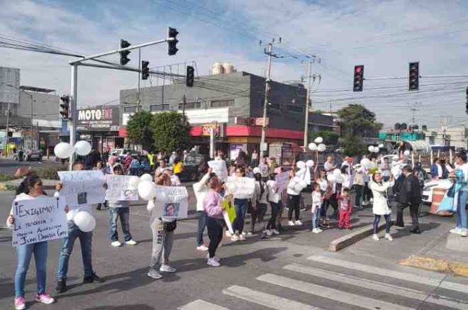 Familiares y amigos de Juan Daniel Godínez bloquearon ambos sentidos de la Avenida Central.