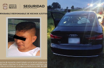 A José “N” de 35 años de edad, le aseguraron un vehículo marca Audi, modelo A3, color azul marino y un arma larga.