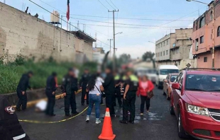 Justiciero abate a dos asaltantes en transporte, en Naucalpan; menor herida
