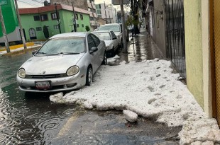 Paseo Tollocan y avenida Las Torres presentan afectaciones por acumulación de hielo y encharcamientos; autoridades piden manejar con precaución
