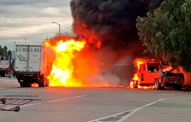 Tractocamión sin frenos provoca carambola e incendio de vehículos en la México-Puebla