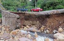 #Tejupilco: Lluvias dañan estructura de puente vehicular en San Andrés Ocotepec