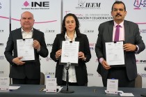 El convenio fue firmado por: la Consejera Presidenta del IEEM Amalia Pulido, el Vocal de la Junta Ejecutiva Local del INE Joaquín Rubio Sánchez, y el Secretario Ejecutivo IEEM, Francisco Javier López Corral
