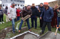 Manuel Vilchis en inicio de obra en San Bartolo El Llano.