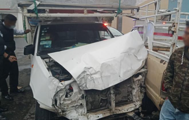 Un camión de pasajeros de la línea Gacelas fue chocado por una camioneta blanca y tras el choque se dio a la fuga