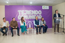 Representantes del DIF y organizaciones civiles durante el encuentro “Tejiendo Comunidad” en Santiago Tianguistenco