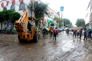 El escurrimiento desde la Sierra de Guadalupe inundó calles en San Cristóbal, Tulpetlac y otras colonias, con niveles de agua de hasta 40 cm en vialidades clave.