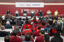Autoridades y participantes durante el Segundo Foro de Prevención al Maltrato Animal, realizado en el Centro de Convenciones del Estado de México.