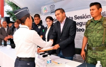 Entrega Julio César Serrano uniformes y becas a policías de San Mateo Atenco