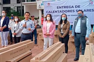 Este lunes hizo entrega de calentadores solares totalmente gratuitos a familias de escasos recursos