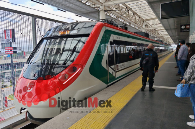 Tren Interurbano México–Toluca, conocido como “El Insurgente”, durante las pruebas del tramo Santa Fe-Observatorio