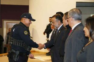 El presidente municipal Fernando Flores se dirigió al personal de la policía municipal para agradecer su siempre valiente actuación.