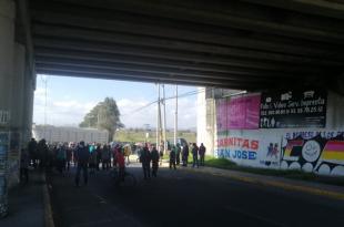 Comerciantes pedían la presencia de la presidenta municipal Nelly Brígida Rivera Sánchez para dialogar con ella.