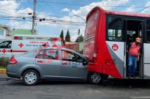 #CaosVial: Aparatoso choque en calles del centro en #Toluca