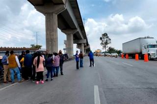 tReportan cerrada la circulación sobre la carretera México, a la altura de las Plazas Outlet, Lerma