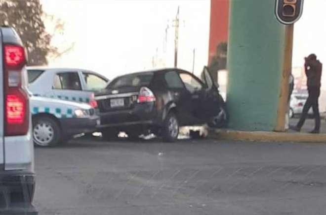 El percance sucedió en el Libramiento Jorge Jiménez Cantú, debajo del puente vehicular