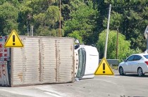 #Video: Vuelca camioneta con hielo en la México-Toluca