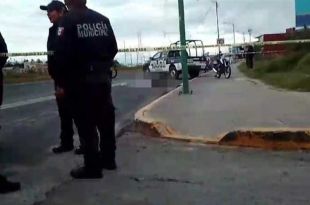 El hombre murió al impactarse contra un poste sobre Av. Las Torres