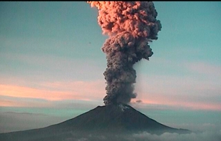 #Popocatépetl: segunda explosión, en menos de 24 hrs, alcanza 8 kms