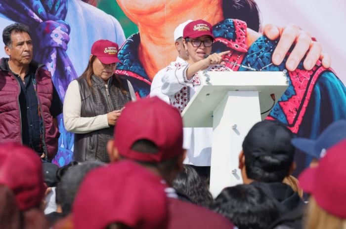 La alcaldesa Azucena Cisneros encabezó en Ecatepec la Tercera Asamblea en Defensa de la Soberanía Nacional.