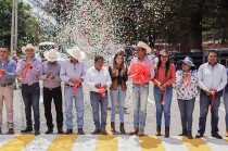 En su gira por la región 6, Óscar Sánchez inauguró obras clave como techumbres y un tanque elevado de agua.