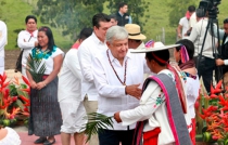 AMLO pide permiso a la Madre Tierra para construir Tren Maya