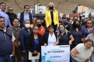 Entrega Romina Contreras paquetes faeneros, en #Huixquilucan